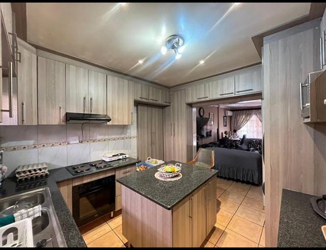 4 BEDROOM HOUSE FOR SALE IN CLAYVILLE